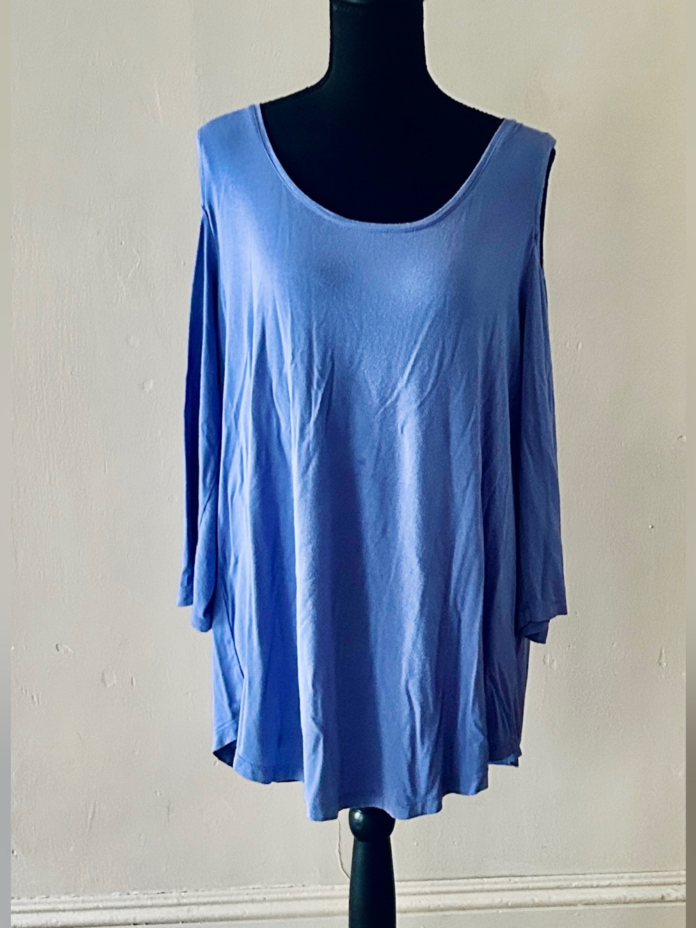 2 JM Collection Cold Shoulder Tops - Picture 2 of 5